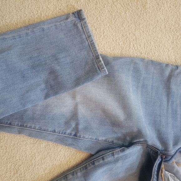 CAbi High Straight Light Wash Jeans Size 12 - Picture 5 of 16